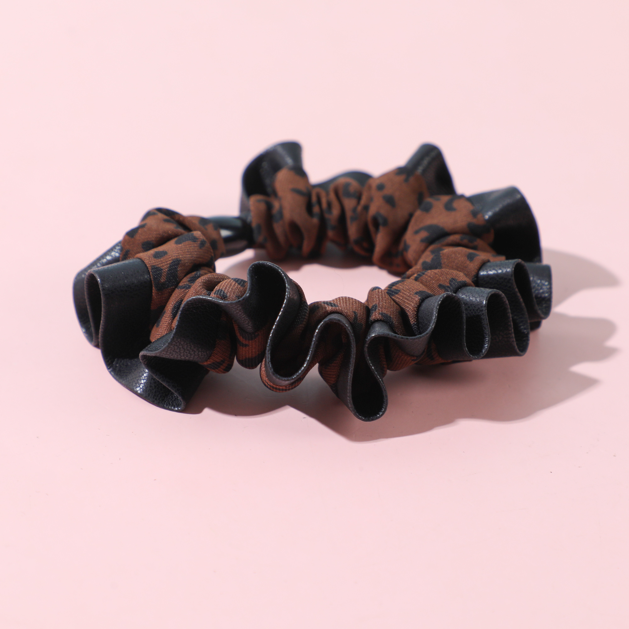 Black-Trim Leopard Print Hair Tie