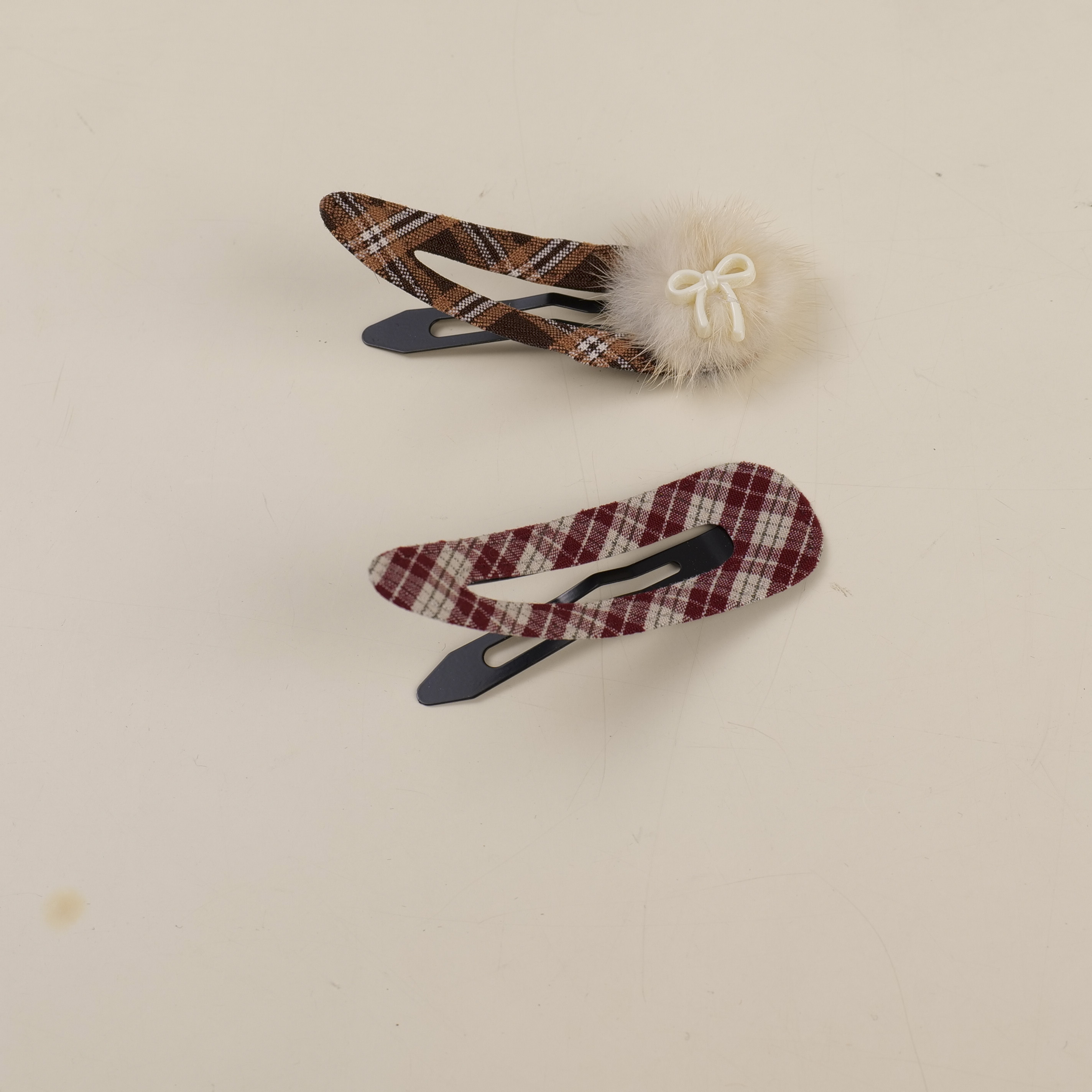 Bowknot Furry Fabric Hair Clip 2pcs-2