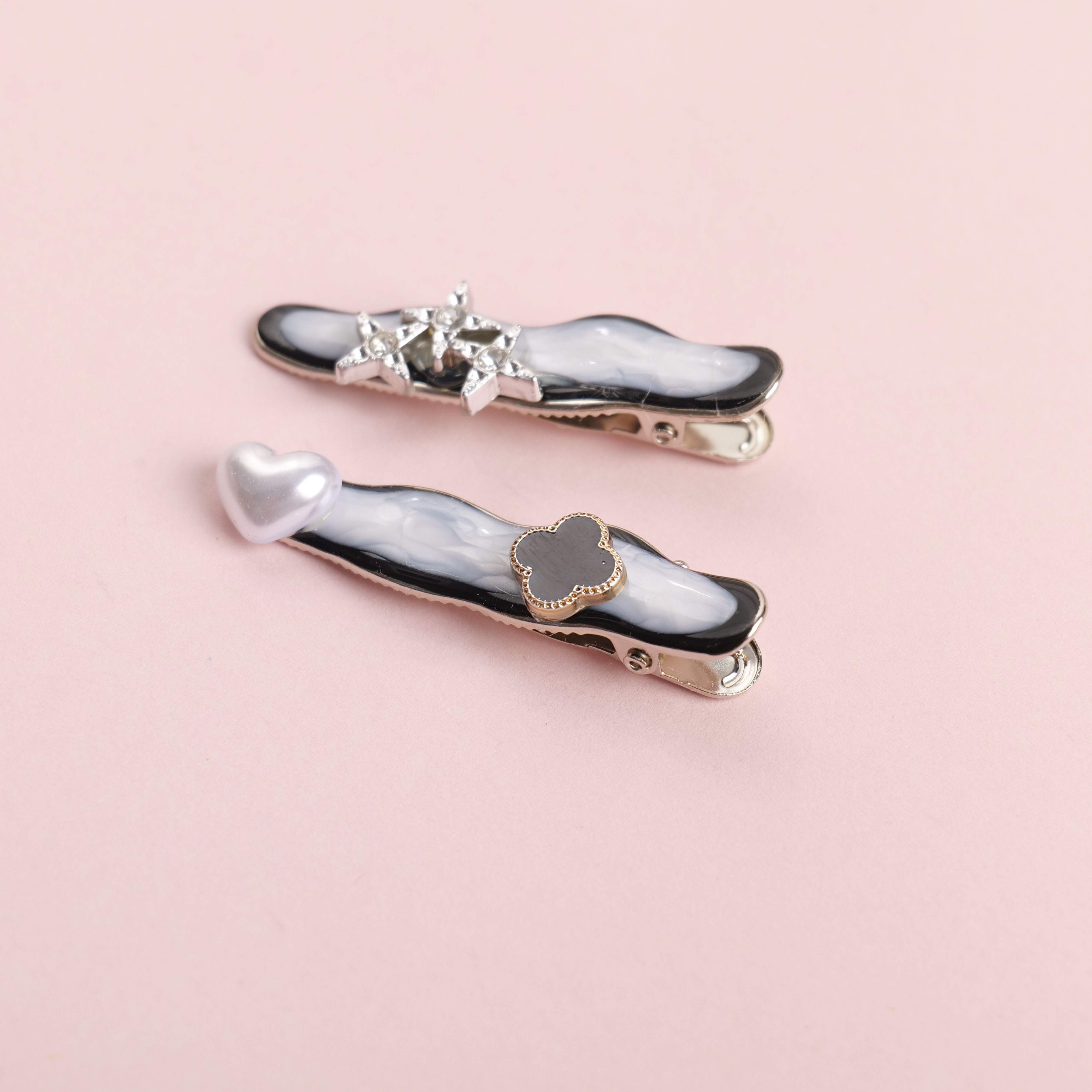 Pearl Heart-Shaped Hair Clips 2pcs