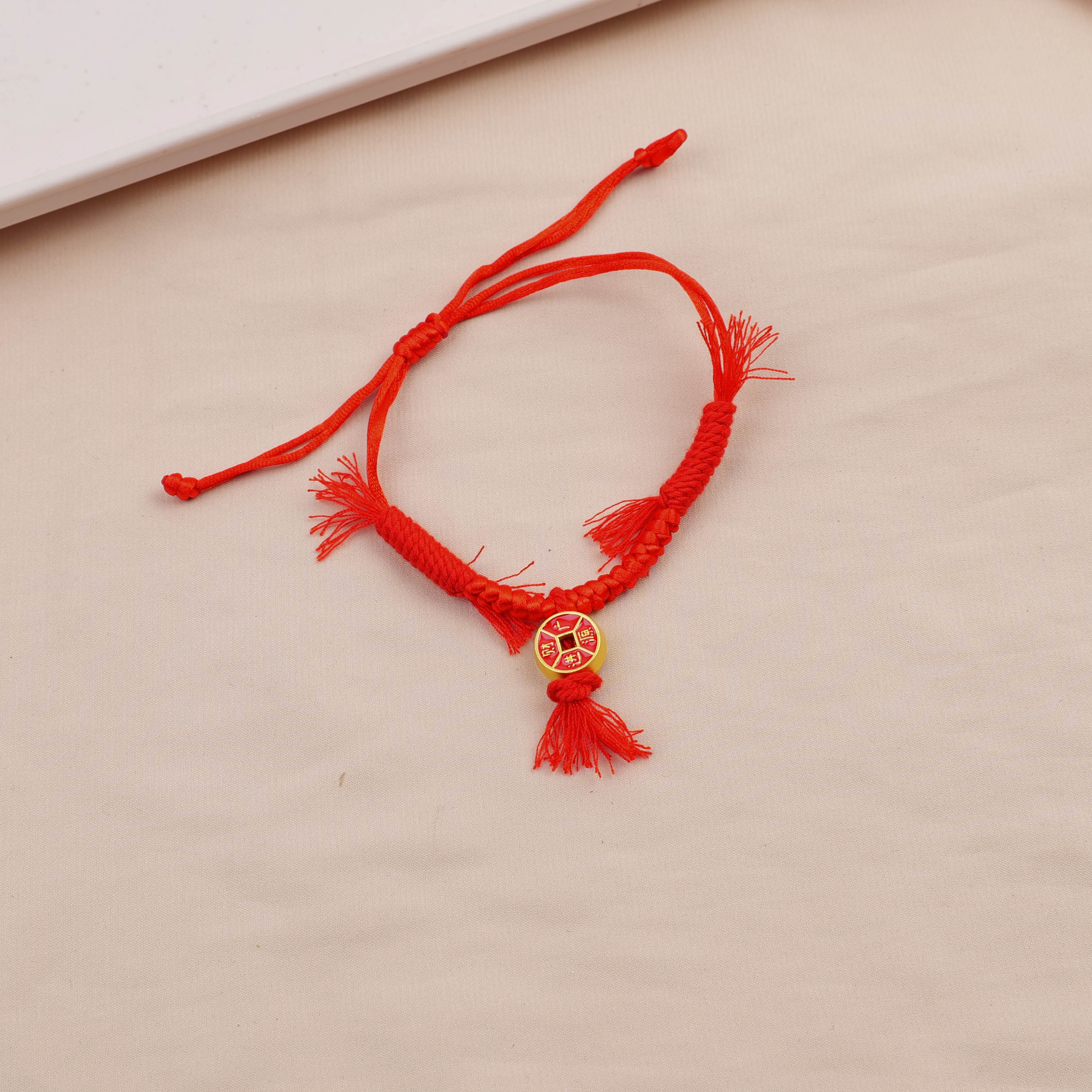 All-red Hollow Circular Pendant Bracelet