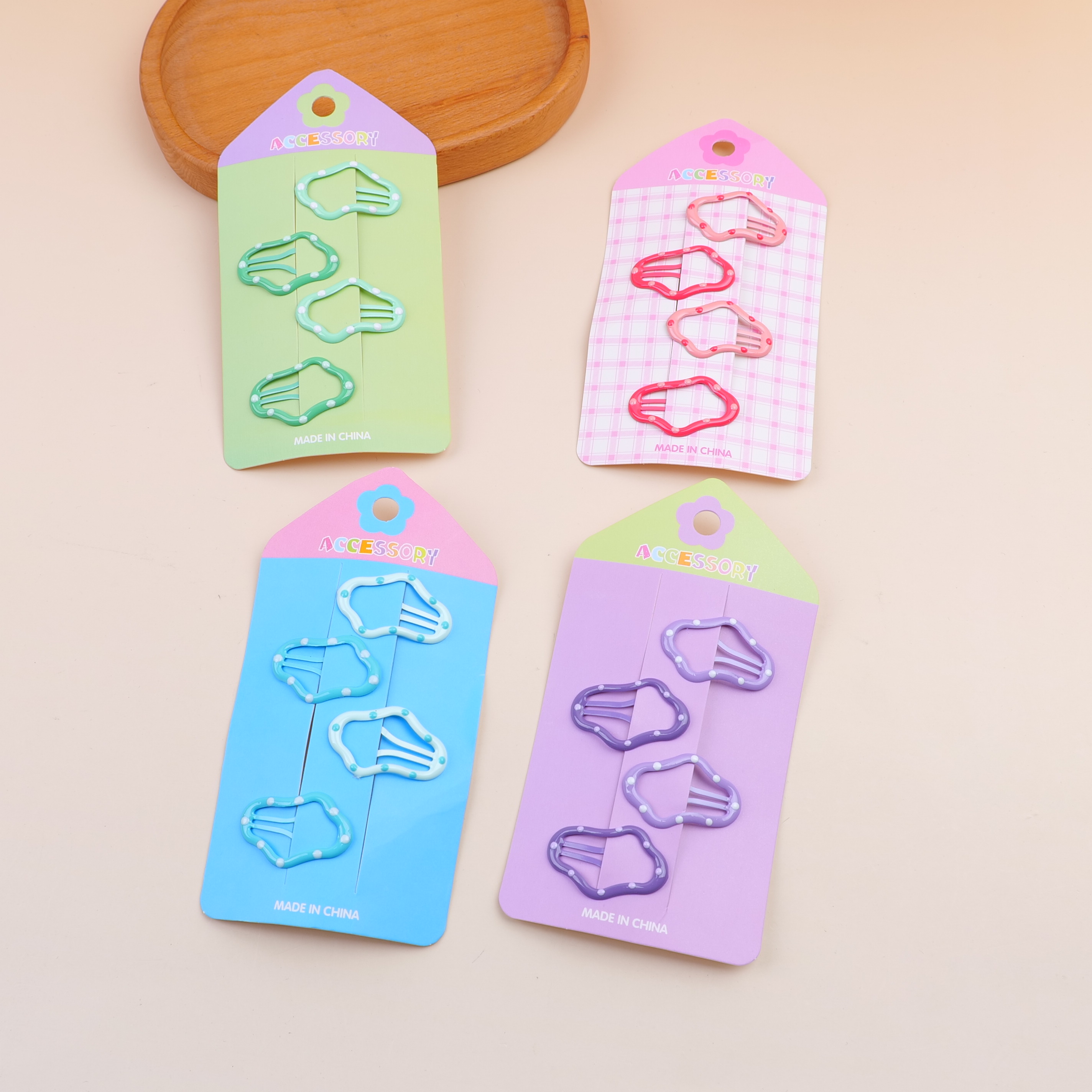 Fashion colored hollow cloud snap clip