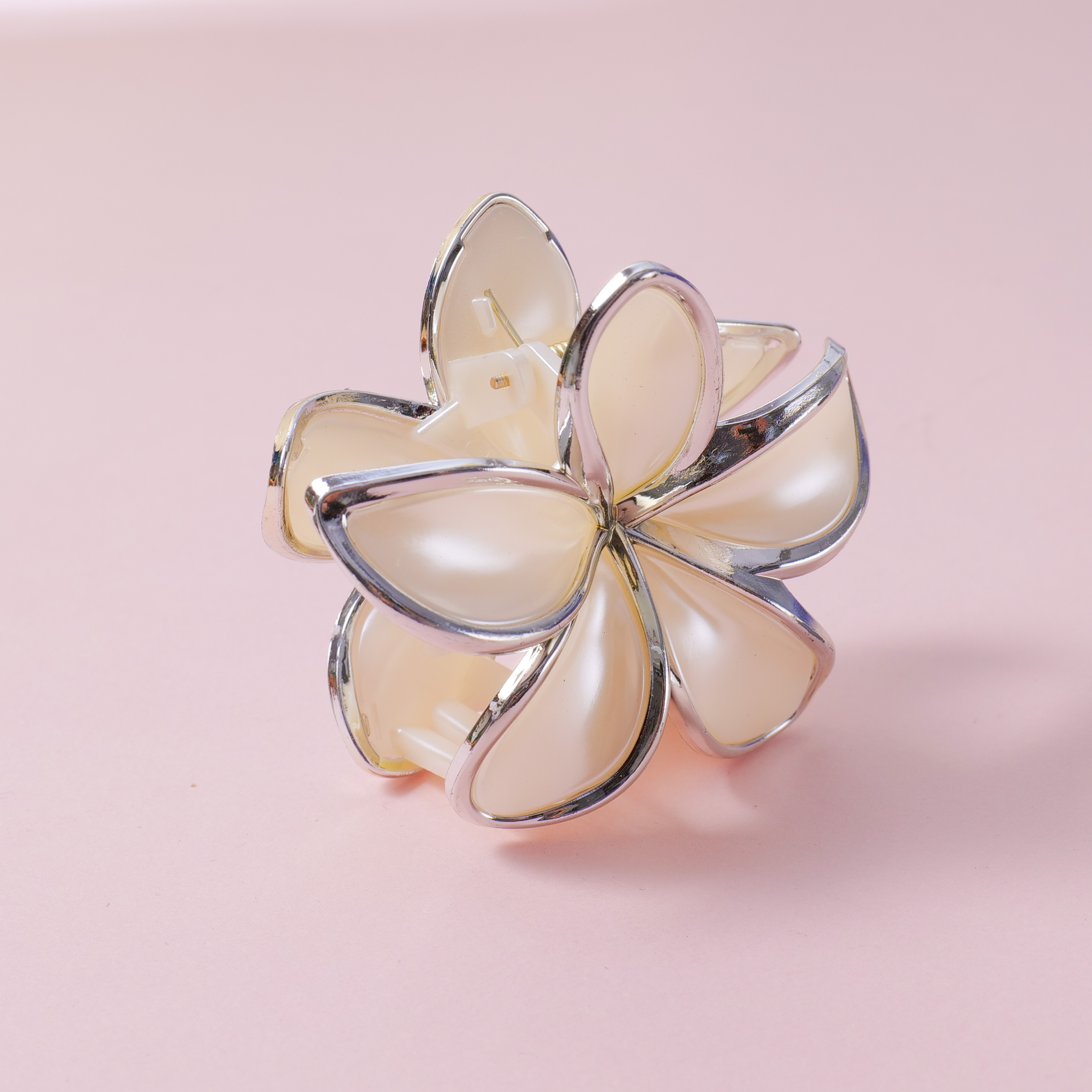 Pearl White Plumeria Claw Clip