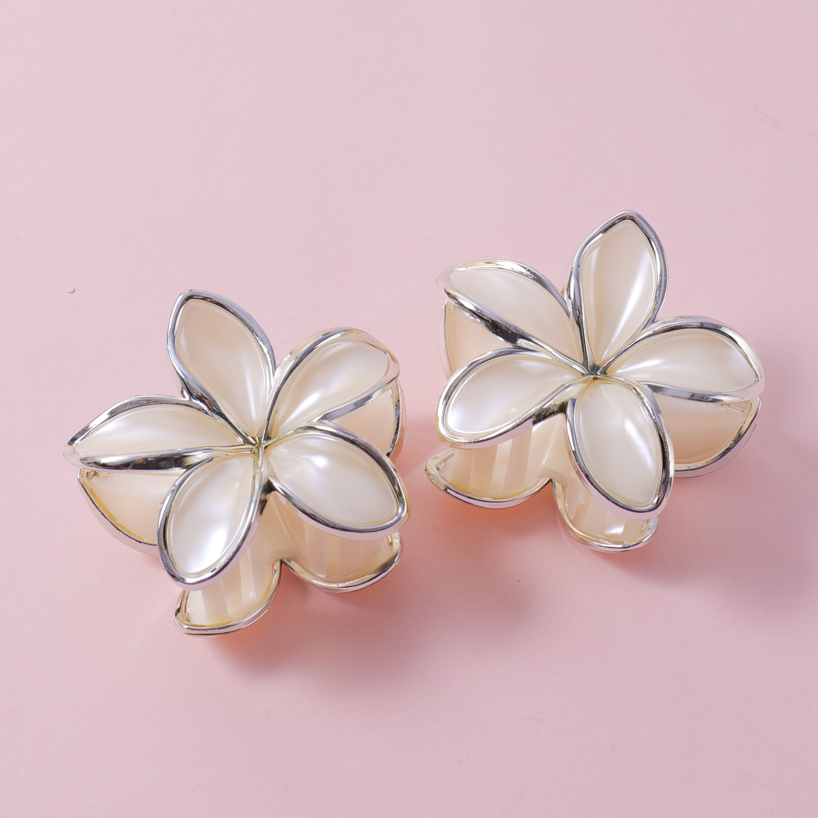Pearl White Plumeria Claw Clip