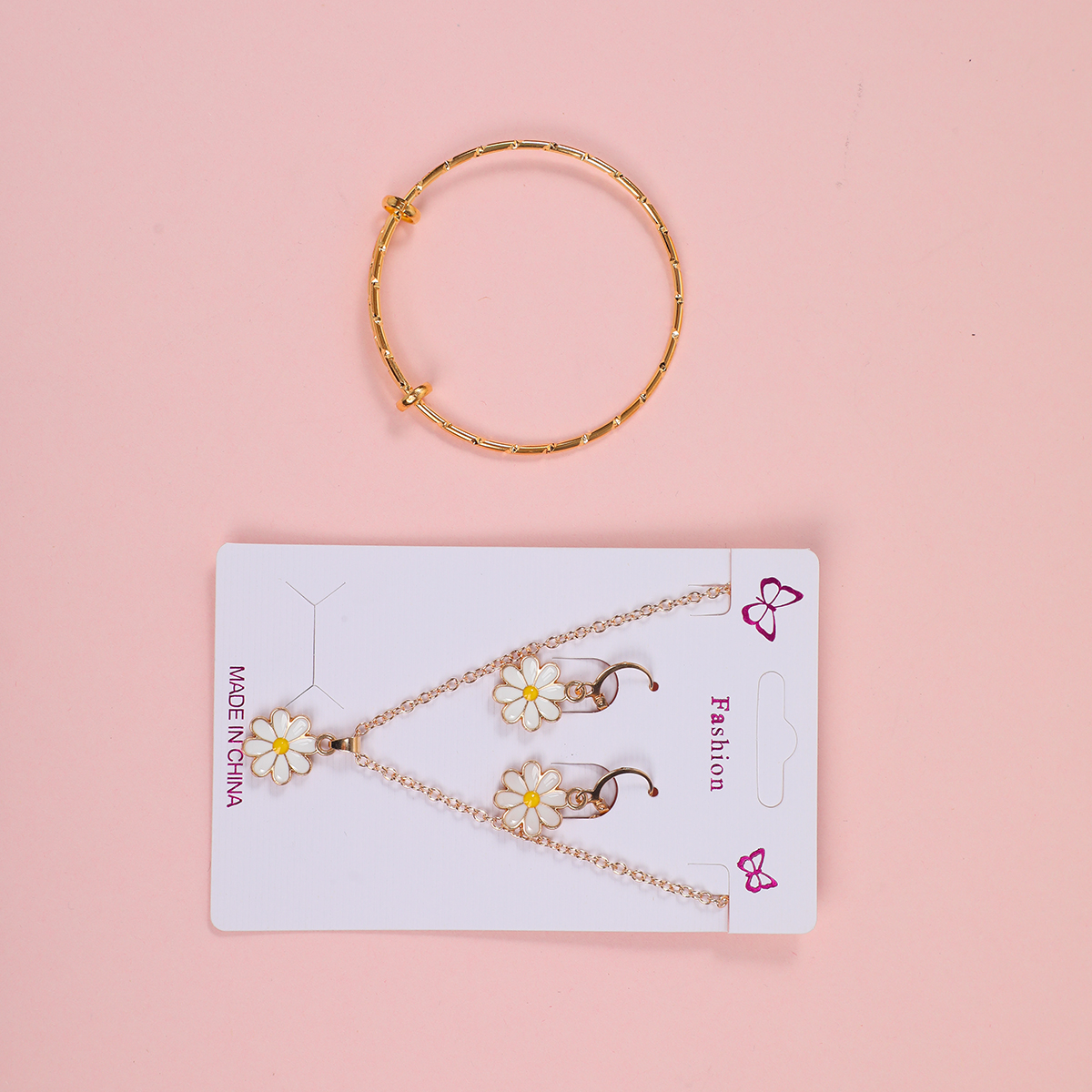 Daisy Necklace, Stud Earrings and Bracelet Set