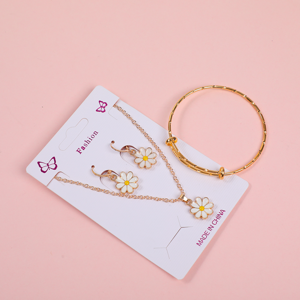 Daisy Necklace, Stud Earrings and Bracelet Set