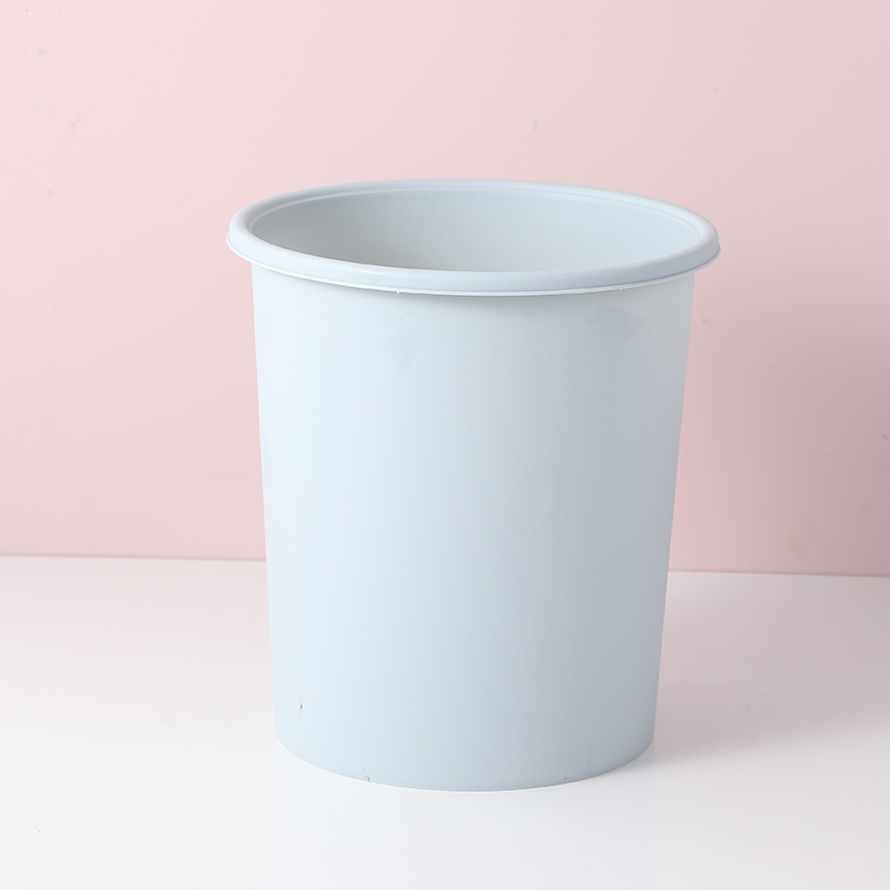 Leaf shaped trash can