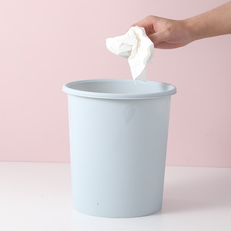 Leaf shaped trash can