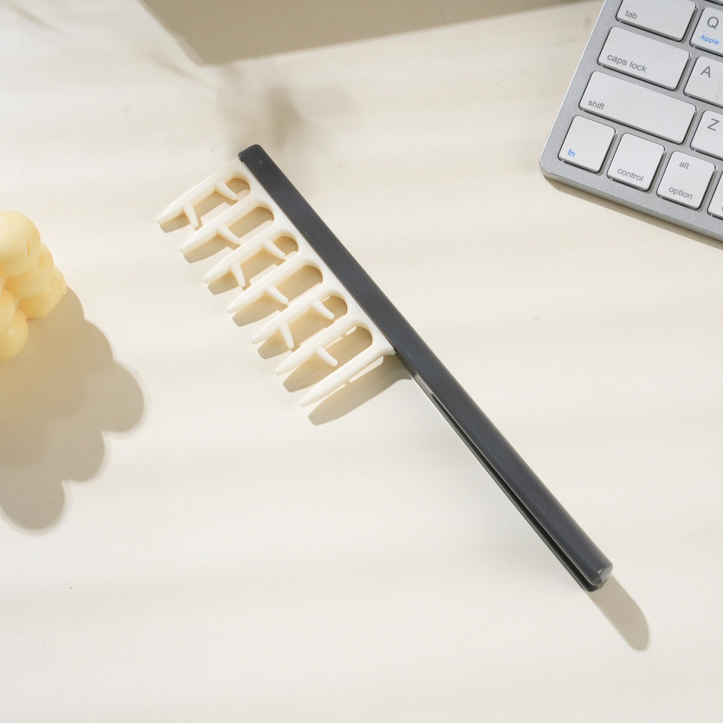 Fluffy Hair Comb - Dark Gray - SY774-2 (Chinese and English)
