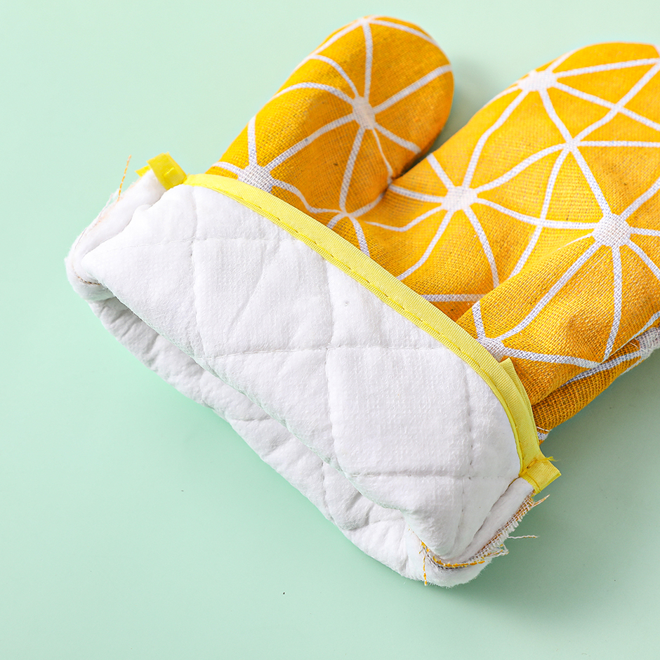Cotton and linen yellow checkerboard heat insulation gloves