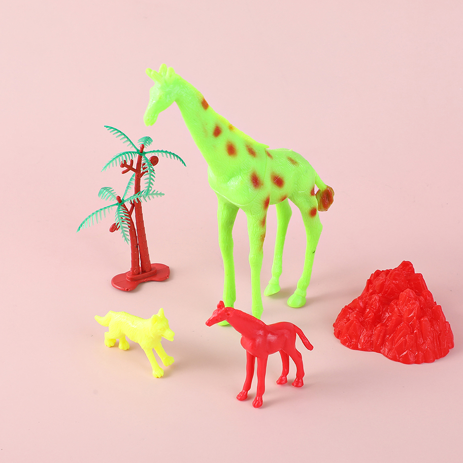 Colorful animal model set (randomly mixed sent)