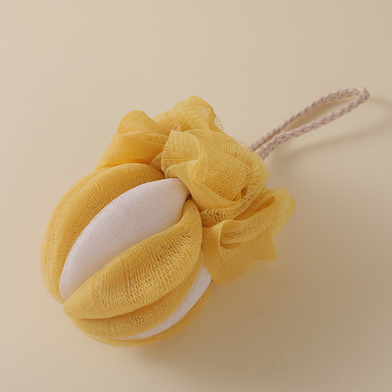 Flower shaped bath sponge