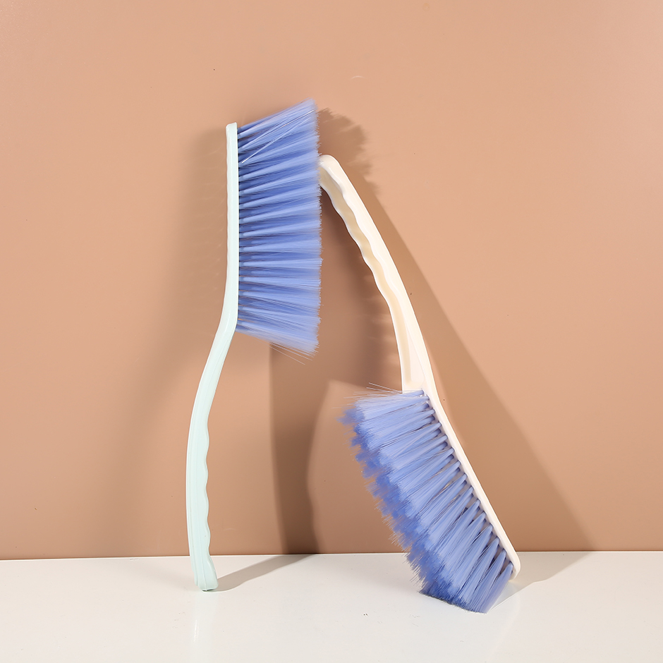 1599 bed brush