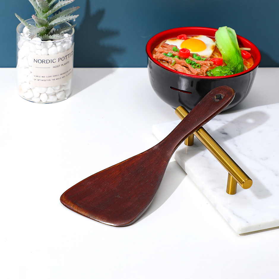 Lacquered small inclined rice scoop