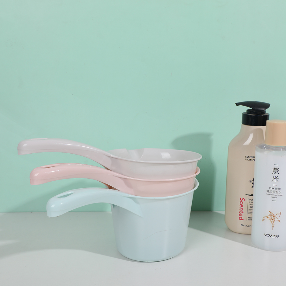 Simple water scoop 802