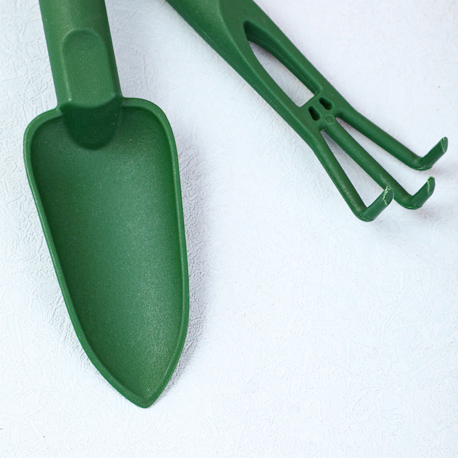 Garden shovel and target 2-piece set