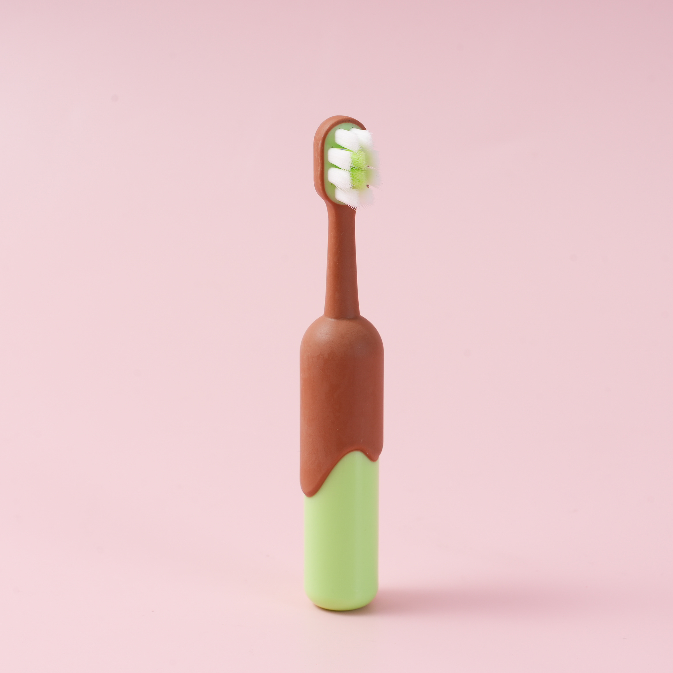 Fun children's plaque-removing soft-bristled toothbrush