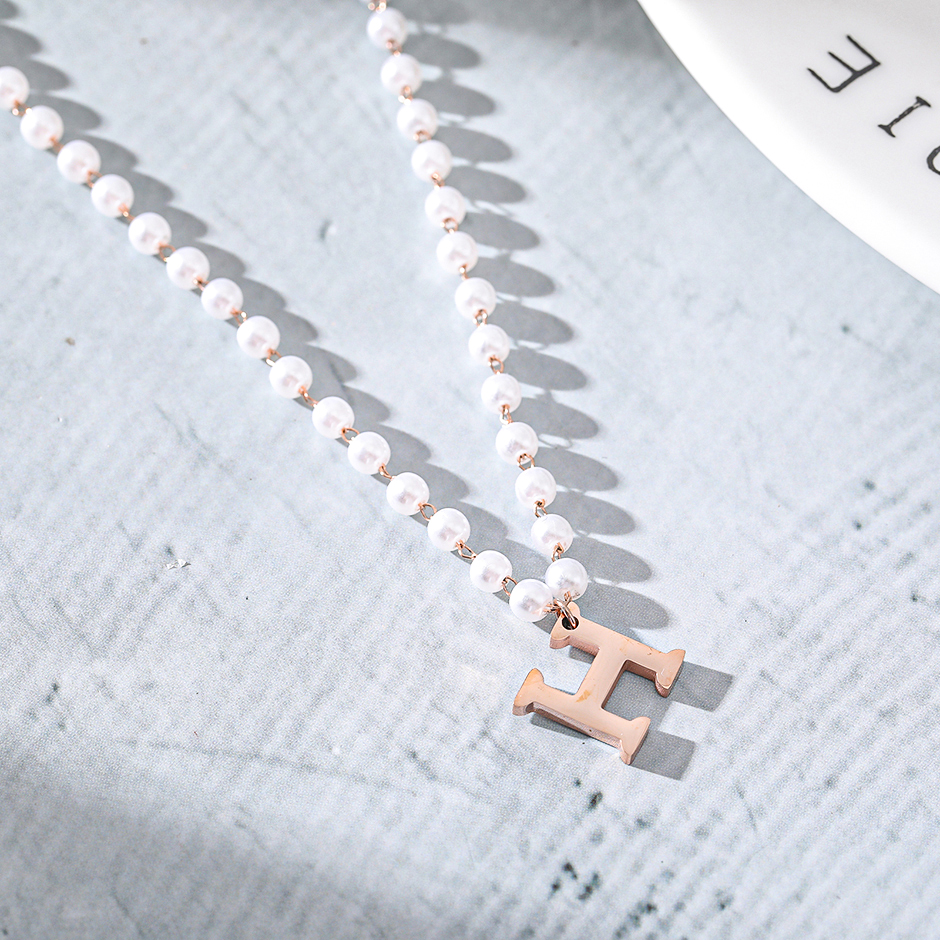 Lady pearl letter necklace