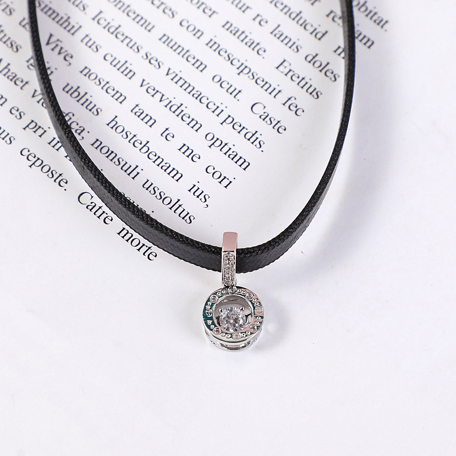 Elegant rhinestone round necklace